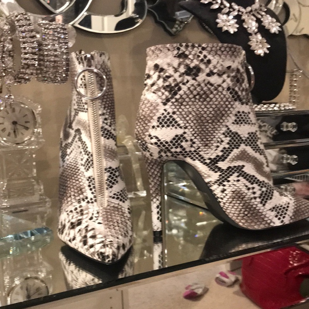 Ankle boot size 9 1/2